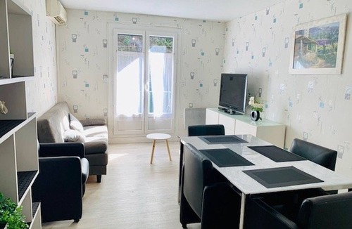 Amelie-les-Bains-Palalda Apartment | Modern 2-Bedroom Apartment with Balcony, WiFi, A/C, Garage - Amélie-les-Bains