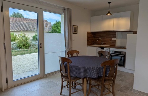Baignes-Sainte-Radegonde Apartment | Modern studio with WiFi and parking in Baignes