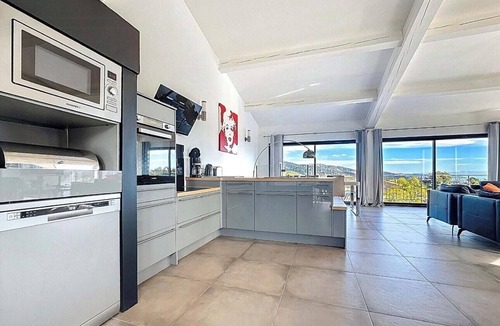 Les Adrets-de-l'Esterel House | Modern villa with sea views and infinity pool