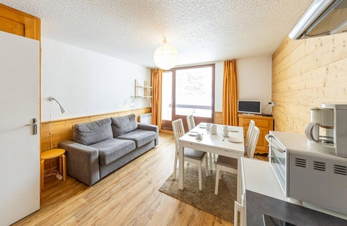 Montgellafrey Apartment | Modern studio near slopes, 4 pers., ski locker