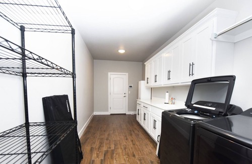 Yukon House | Modern Fresh Air Home Close to Downtown and Airport!