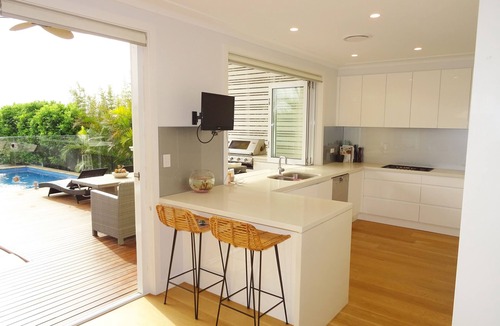 Freshwater House | Modern Freshwater Beach House - Pool, walk to beach, firepit