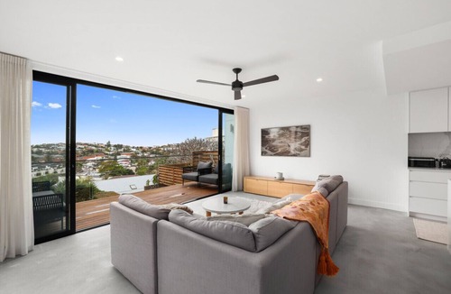 Queenscliff House | Modern Freshwater Beach Pad