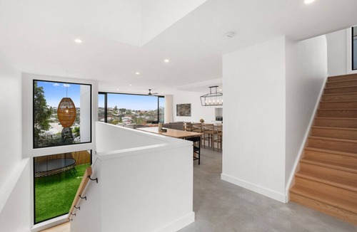 Queenscliff House | Modern Freshwater Beach Pad