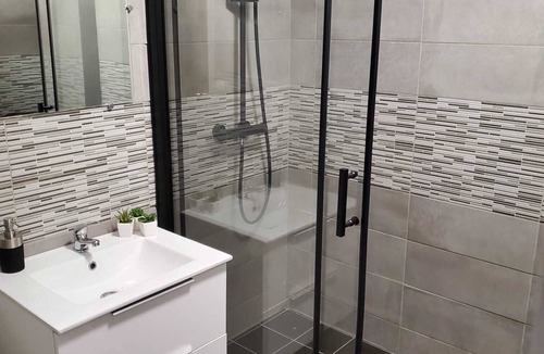 L'Isle-Jourdain Apartment | Modern, fully-equipped apartment