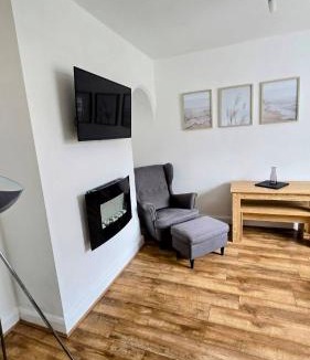 Wolverhampton House | Modern & Fully Equipped Home - Ideal for Long-Term Stays