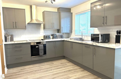 Ridgeway House | Modern fully functioning sleep 5 Home