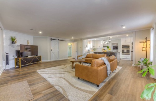 East Memphis House | Modern Fully Reno Home in E-Mem