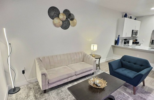 East Downtown Houston Apartment | Modern Furnished 1BR/Gated Parking/Near Downtown, Heights & Montrose