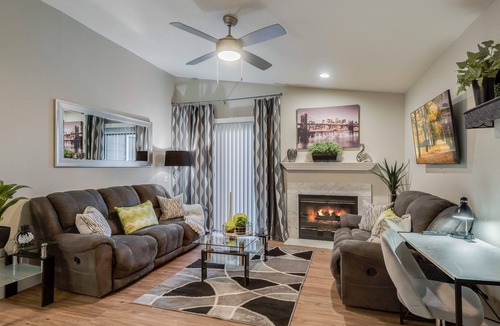 Roseville Apartment | Modern, Furnished Apartment Close To Shops/Dining