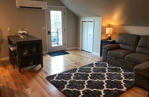 Brewer Apartment | Modern furnished apartment w/BBQ Grill