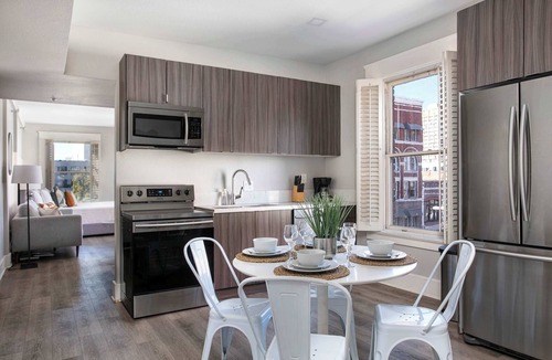 Gaslamp Quarter Bed & Breakfast | Modern Gaslamp Suite | Walk to Petco & Convention
