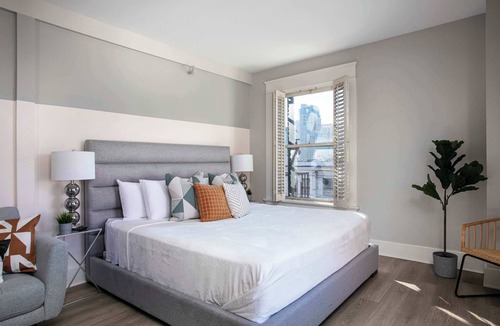 Gaslamp Quarter Bed & Breakfast | Modern Gaslamp Suite | Walk to Petco & Convention