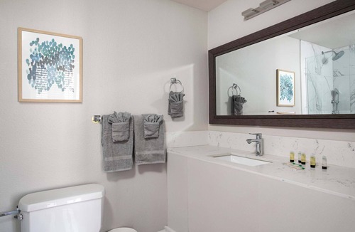 Gaslamp Quarter Bed & Breakfast | Modern Gaslamp Suite | Walk to Petco & Convention