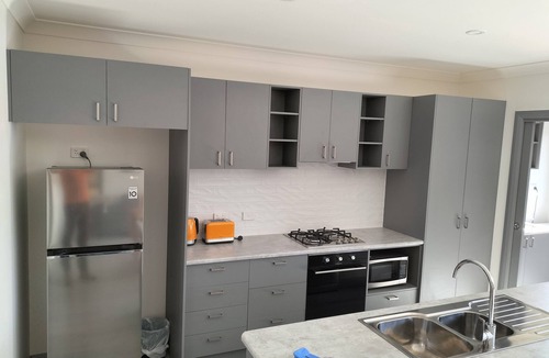 Norlane House | Modern Geelong Unit (orange)