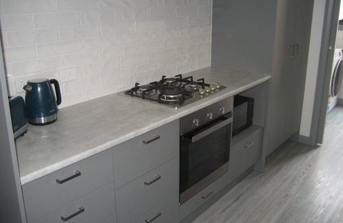 Norlane House | Modern Geelong Unit (orange)