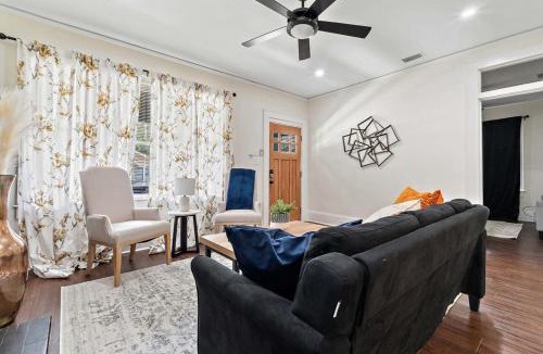 Leinkauf House | Modern Gem 2 Homes Rental Sleeps 10