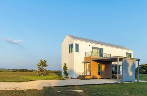 Carmine House | Modern Gem/4 bed-4.5 bath. Pet-friendly!