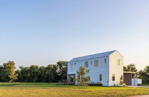 Carmine House | Modern Gem/4 bed-4.5 bath. Pet-friendly!