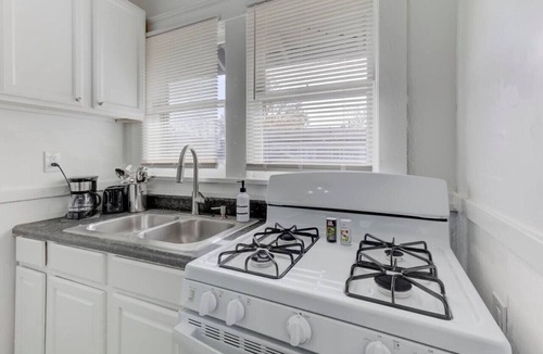 Cooper-Young Historic District Apartment | Modern Gem in Cooper-Young: Remodeled Haven