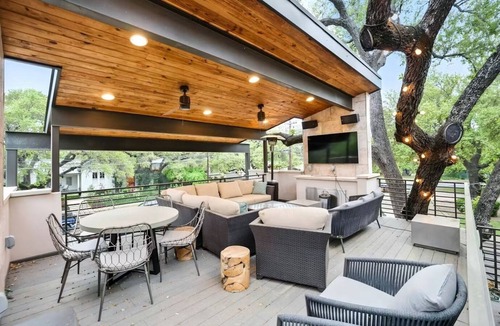 Travis Heights House | Modern Gem in Popular SoCO area, steps from South Congress dining and shopping