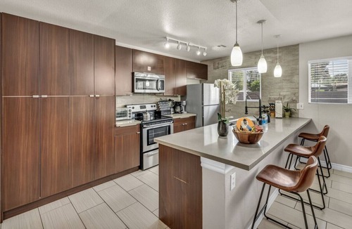Rancho Oakey House | Modern Gem near Down Town