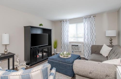 Kettering Apartment | Modern Gem Steps from The Greene UD & WPAFB