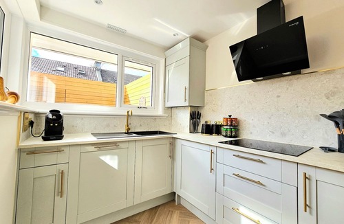 Glasgow House | Modern Gem with free parking