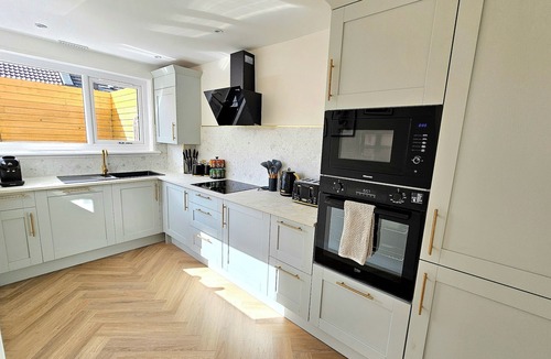 Glasgow House | Modern Gem with free parking