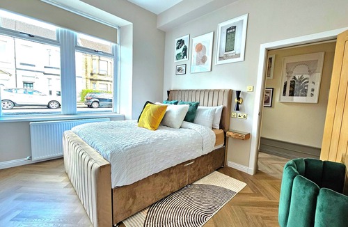 Glasgow House | Modern Gem with free parking