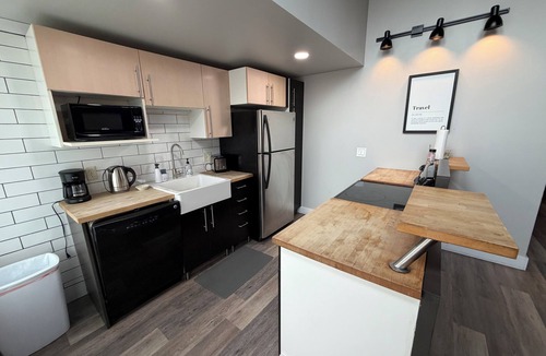 South Side Apartment | Modern Get Away