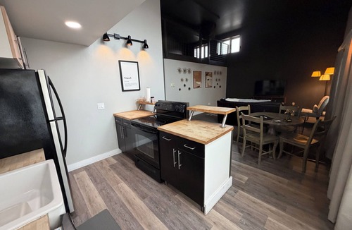 South Side Apartment | Modern Get Away