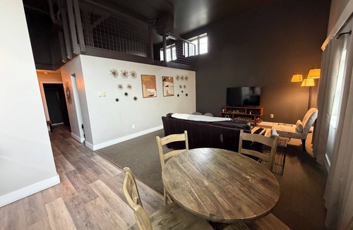 South Side Apartment | Modern Get Away
