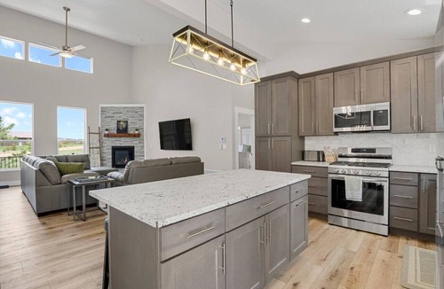 Florissant House | Modern Getaway | Hot Tub | Fireplace | Dog-Friendly