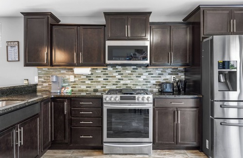 Boblo Island House | Modern Getaway In Amherstburg | Wine, Style & Relaxation