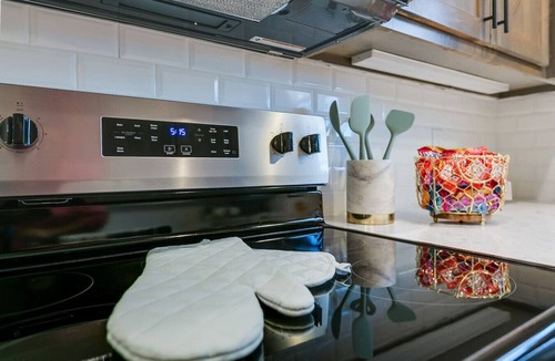 San Angelo House | Modern Getaway/New/2 BR-2.5 BA