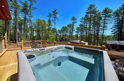 Oxford Cabin | Modern Glamping Cabin with Hot tub