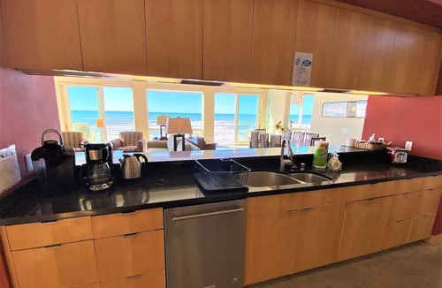 Watsonville House | Modern, glass oceanfront, views, beach for miles!