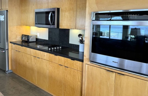 Watsonville House | Modern, glass oceanfront, views, beach for miles!