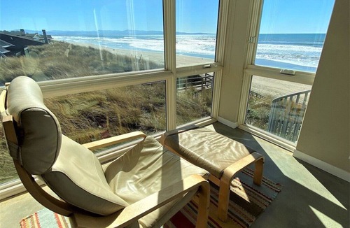 Watsonville House | Modern, glass oceanfront, views, beach for miles!