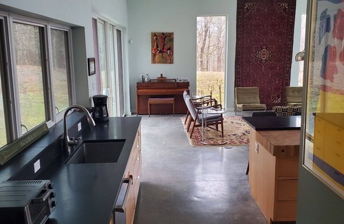 Damascus House | Modern Glass Riverfront Three Bedroom Home