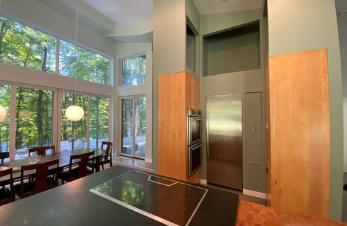 Damascus House | Modern Glass Riverfront Three Bedroom Home