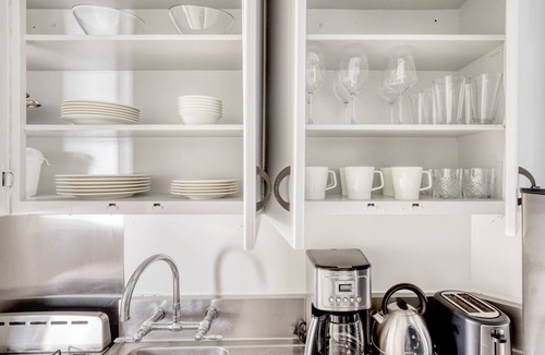 Gold Coast Apartment | Modern Gold Coast 1BR w/Doorman & Gym, 2 blocks to L, by Blueground