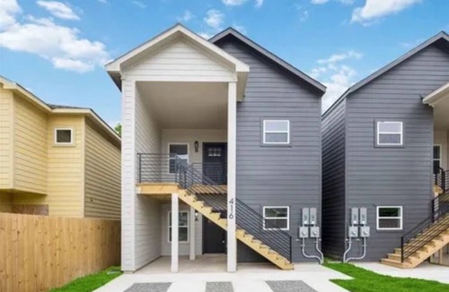 Houston House | Modern Gold Oasis Spacious 3BR Close to Downtown