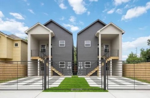Houston House | Modern Gold Oasis Spacious 3BR Close to Downtown
