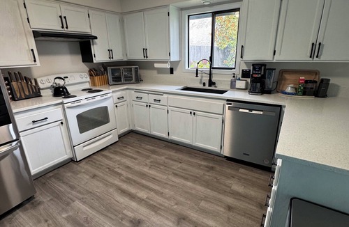 Keizer House | Modern Golf Oasis.