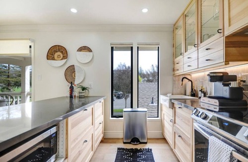 Napa Condo | Modern Golf View Escape: King Bed Balcony Pool