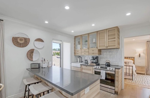 Napa Condo | Modern Golf View Escape: King Bed Balcony Pool