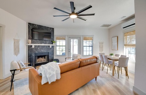 Graford House | Modern Graford Cabin: Walk to Possum Kingdom Lake!