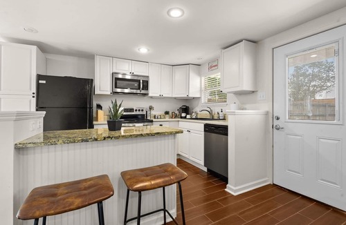 Mid City South House | Modern Grande Home! 3BR 2 Kitchens! Fenced Yard!